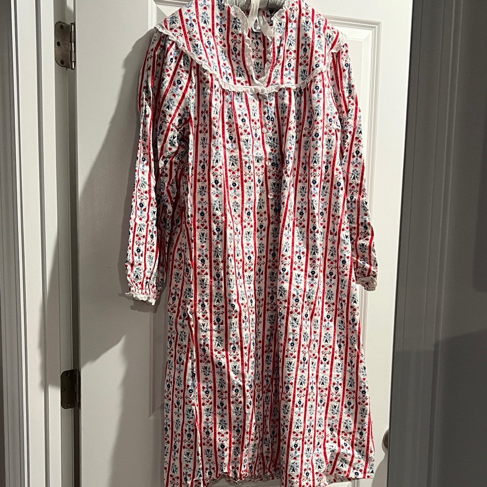 Rare, Vintage ‘Lanz of Salzburg’ Flannel Floral Striped Nightgown. Medium.